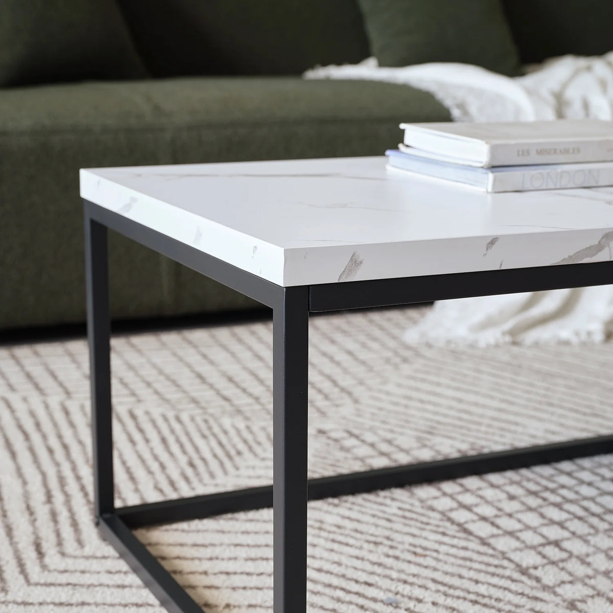 White Marble Coffee Table Z836410