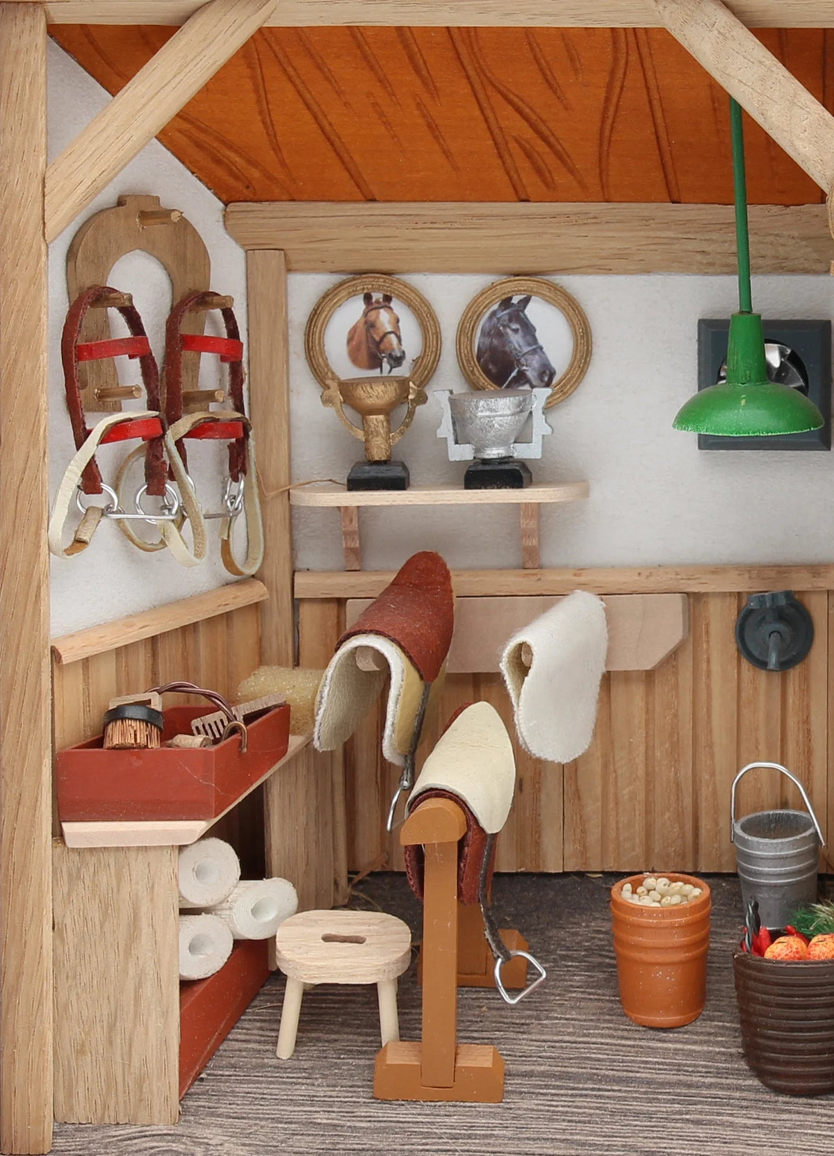 Horse Stable F92552