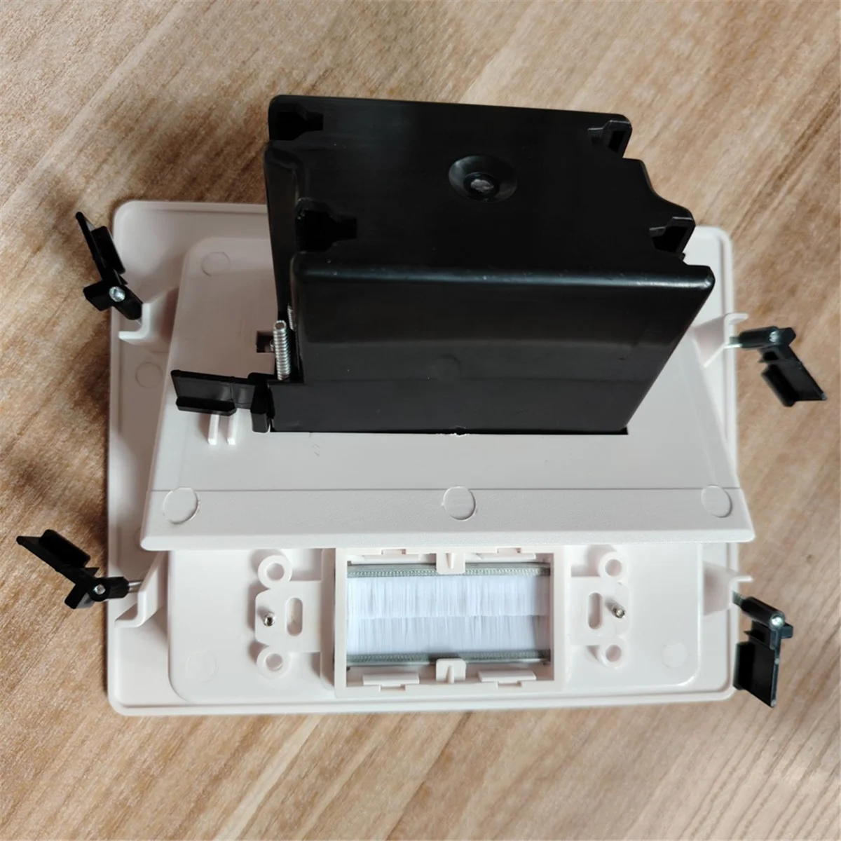 Recessed Outlet Box Cable Management Kit 15A 125V X137803