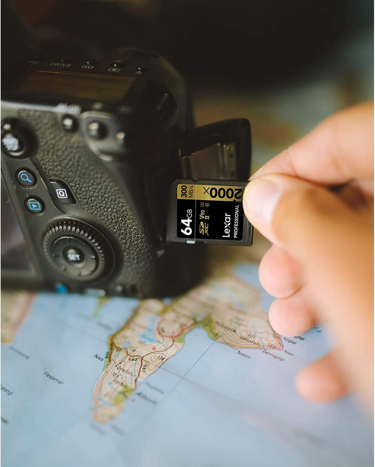 64GB SDXC UHS-II Memory Card with Reader & Case N518684