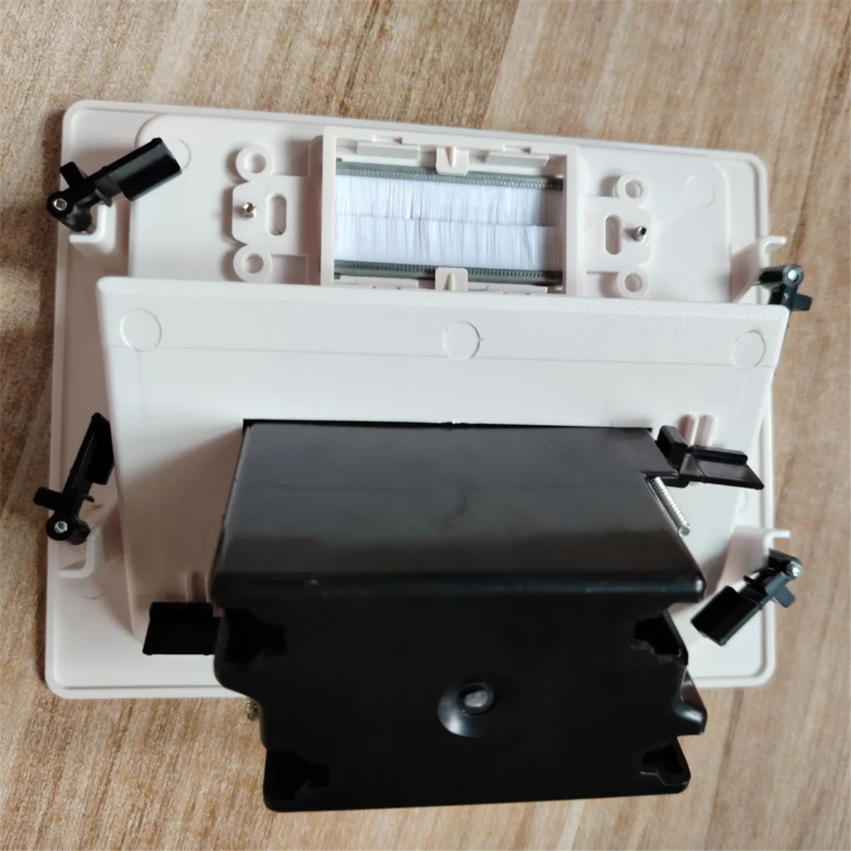 Recessed Outlet Box Cable Management Kit 15A 125V X137803