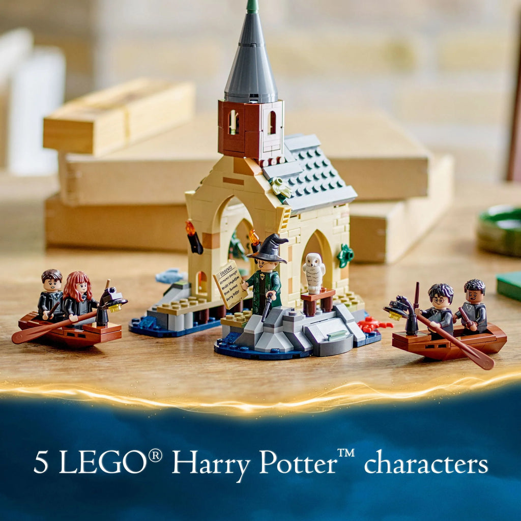 Harry Potter Hogwarts Castle Boathouse Toy with 2 Buildable Boats and 5 Minifigures O675880